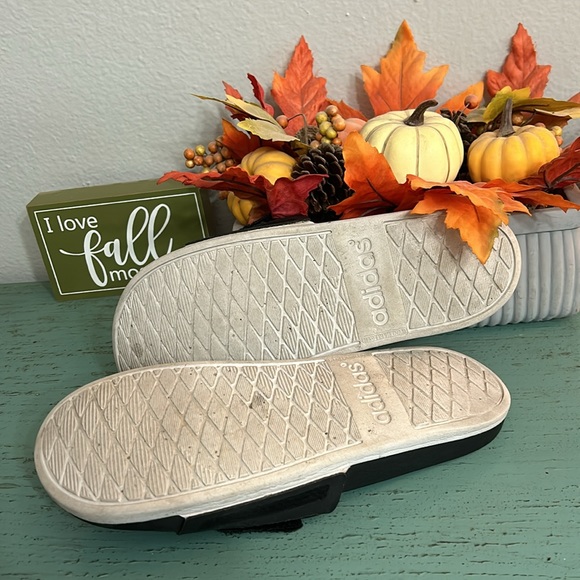 Adidas slides SZ 9 Mens - Picture 4 of 4